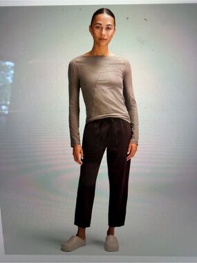 Lululemon Tapered-Leg Mid-Rise Pant 7/8 Length *Luxtreme